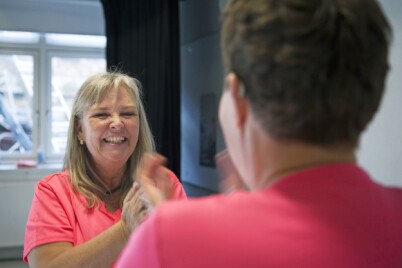 – Jeg har klart å finne fram det store smilet igjen ved å være en del av dansefellesskapet, sier Merete Palm Eskildsen. – Jeg har klart å finne fram det store smilet igjen ved å være en del av dansefellesskapet, sier Merete Palm Eskildsen.